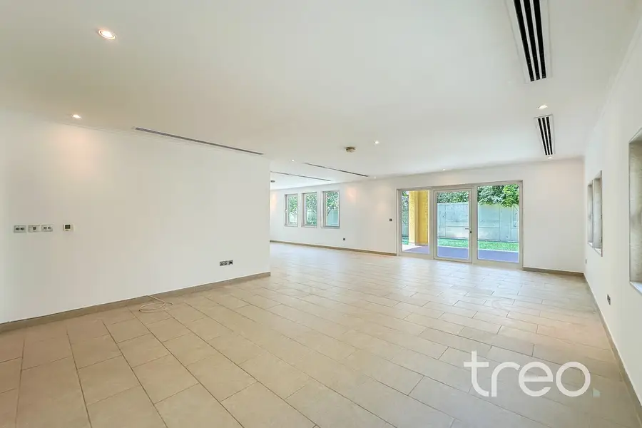 3-Room Apartment in Dubai, 328 m² photo 2