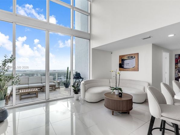 2-Room Apartment in Miami, 118 m²