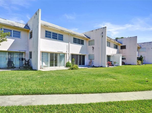 2-Room Apartment in Miami, 93 m²