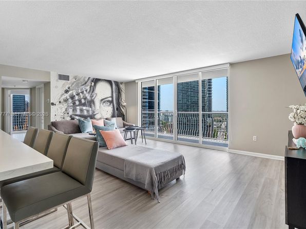 2-Room Apartment in Miami, 103 m²